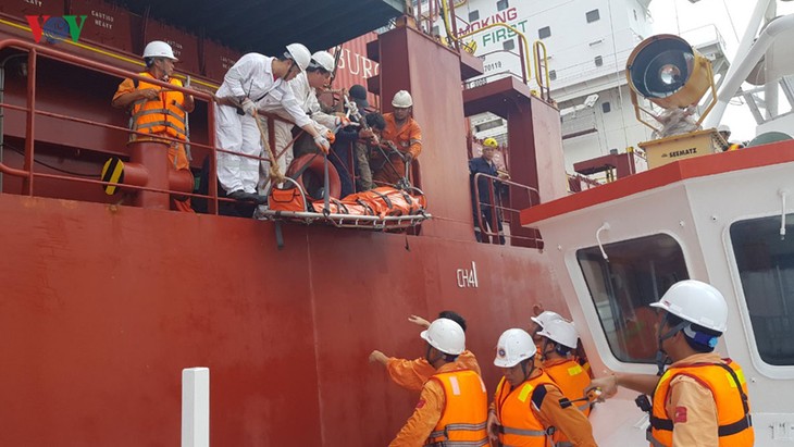 Sauvetage d’un marin philippin au large de Ba Ria-Vung Tau - ảnh 1