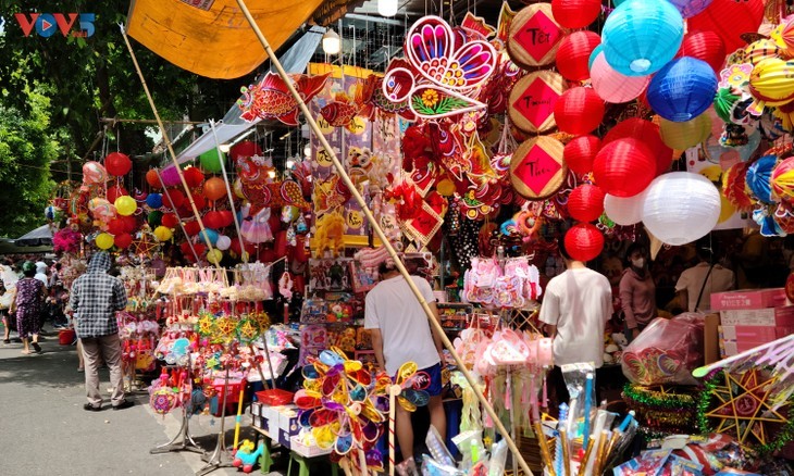 Hanoi en fête pour la célébration de la mi-automne - ảnh 1