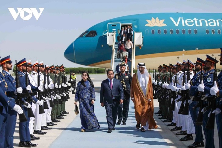 Pham Minh Chinh entame sa visite officielle aux Émirats Arabes Unis - ảnh 1