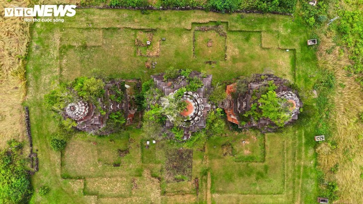 Les Tours Cham de Duong Long: les plus hautes tours en briques d'Asie du Sud-Est - ảnh 3