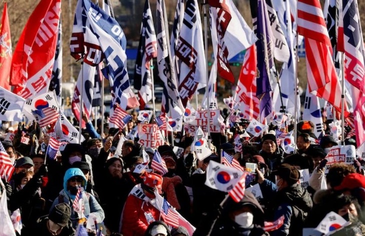  Violences à Séoul après l'incarcération du président Yoon Suk Yeol - ảnh 1