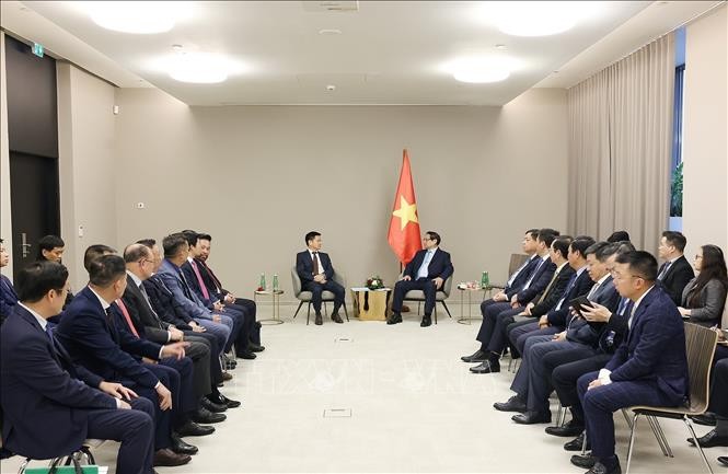 Pham Minh Chinh rencontre des entrepreneurs vietnamiens en République tchèque - ảnh 1