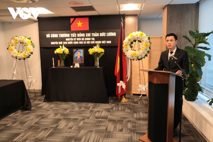 Les ambassades vietnamiennes rendent hommage au président Trân Duc Luong - ảnh 1