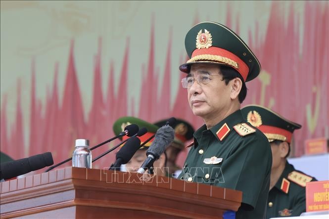 Le ministre de la Défense Phan Van Giang dirige la répétition du grand défilé militaire - ảnh 1