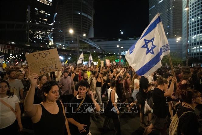 Des manifestations massives à Jérusalem pour exiger la fin du conflit à Gaza - ảnh 1