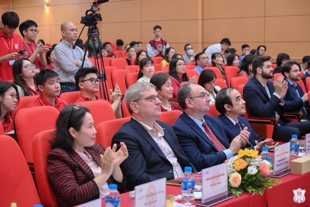 Vingt ans du Programme francophone de médecine: une aventure humaine et scientifique entre le Vietnam et la France - ảnh 5