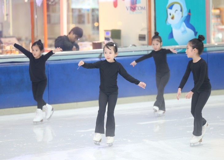 Surya Bonaly sur la glace vietnamienne - ảnh 2