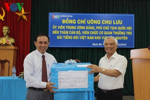  NA Vice Chairman visits VOV bureau in Central Highlands - ảnh 1