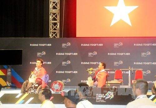 Vietnamese weightlifter breaks world record at World Para Championship - ảnh 1