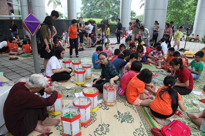  Kids enjoy mid-autumn festival at ethnology museum - ảnh 1