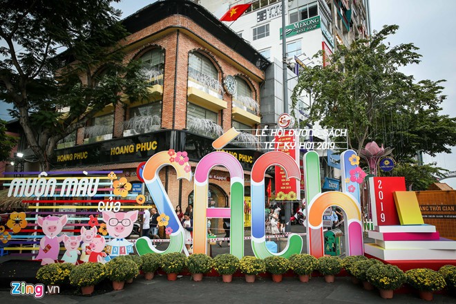 Tet book street opens in Ho Chi Minh city - ảnh 1