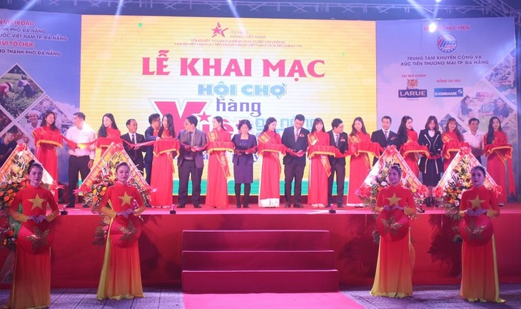 Vietnamese goods showcased in Da Nang  - ảnh 1