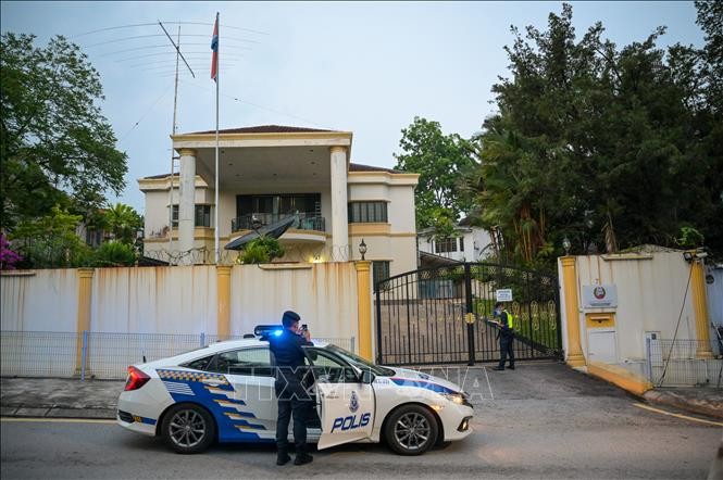 Malaysia to close embassy in Pyongyang after North Korea cuts ties - ảnh 1