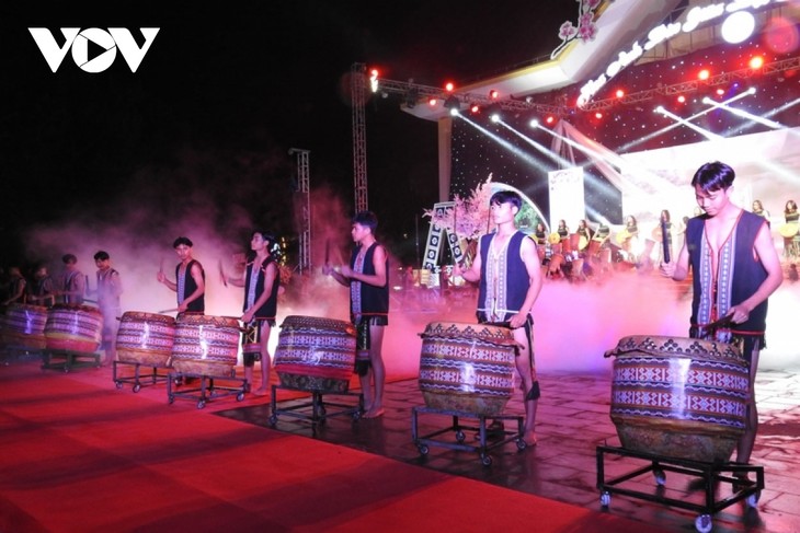 Central Highlands culture highlighted during Kon Tum tourism week - ảnh 1