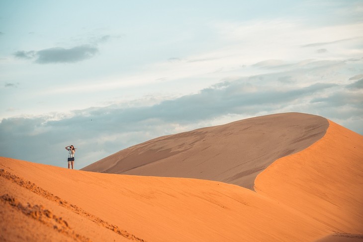 Booking.com names Mui Ne among world's top places for hot air balloon rides  - ảnh 1