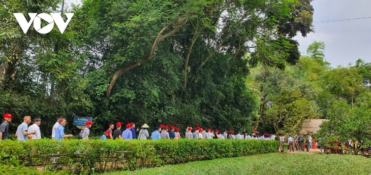 President HCM’s hometown attracts large crowds as nation commemorates his birth anniversary - ảnh 1