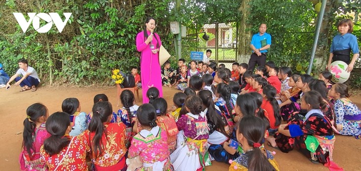 President HCM’s hometown attracts large crowds as nation commemorates his birth anniversary - ảnh 2