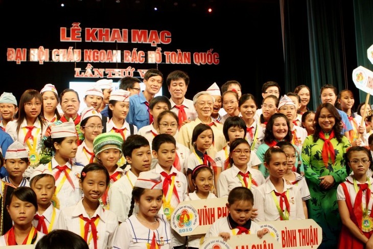 Heartwarming photos of Party leader Nguyen Phu Trong with compatriots and soldiers nationwide - ảnh 13