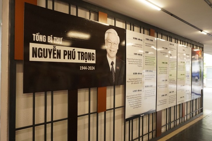 Photo display honors Party General Secretary Nguyen Phu Trong in HCMC - ảnh 1