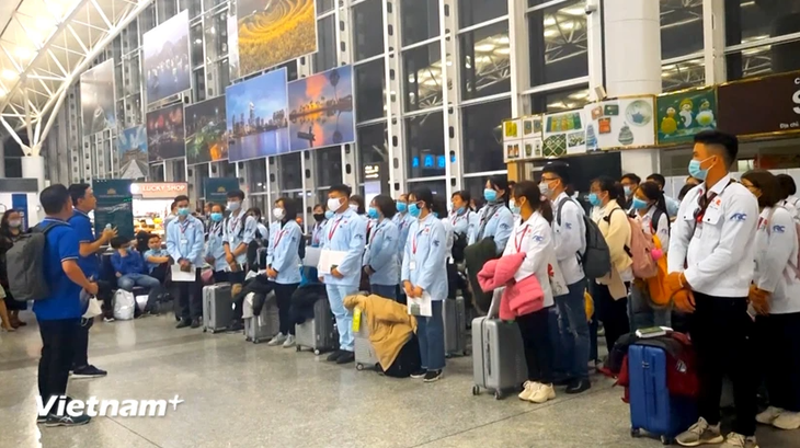 Almost 114,000 Vietnamese go abroad for work in nine months - ảnh 1