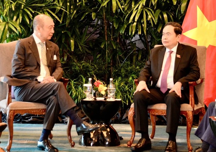 NA Chairman meets with heads of Singapore’s Sembcorp, UOB - ảnh 1