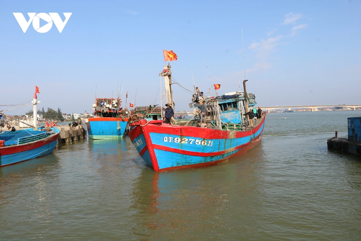 Quang Tri fishermen prepare for final fishing session of lunar year - ảnh 1