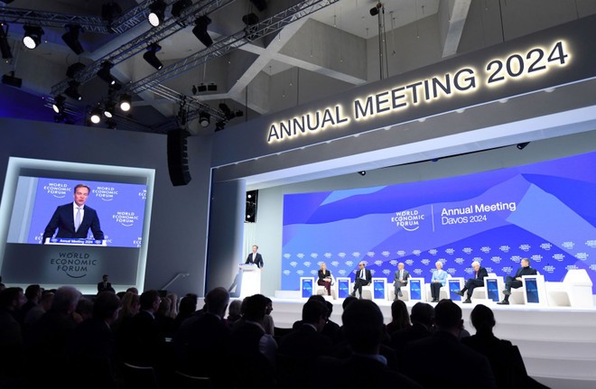 World Economic Forum advocates collaboration in intelligent age - ảnh 1