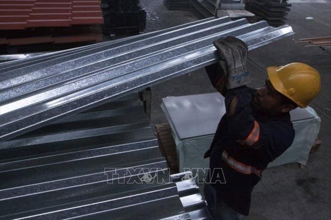  US imposes 25% tariffs on aluminum, steel imports  - ảnh 2