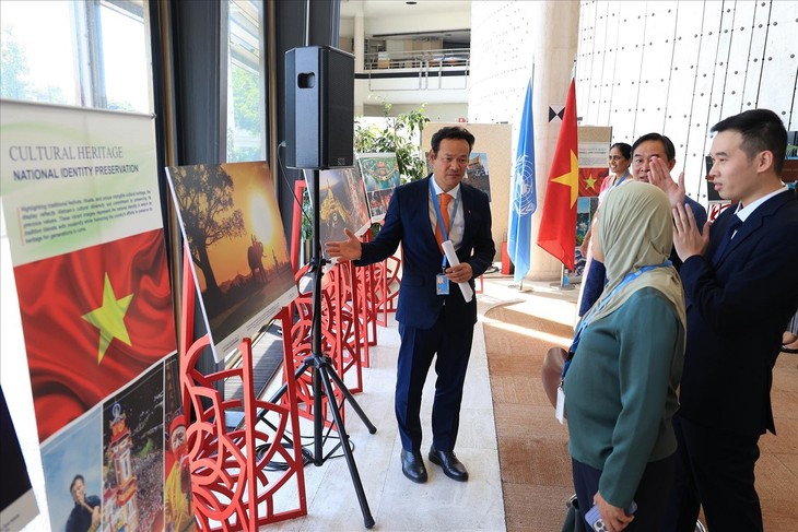 Vietnam showcases culture, commitment to human rights at Geneva photo exhibition - ảnh 1