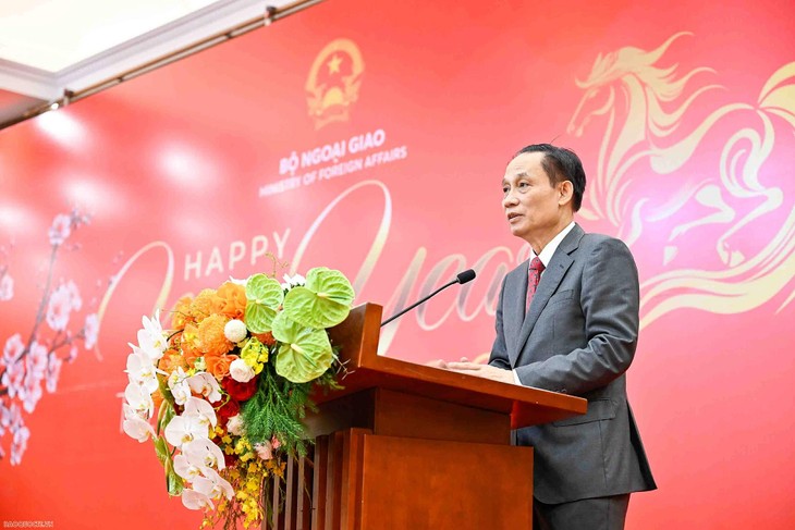 Foreign Minister hosts year-end get-together with press agencies  - ảnh 1