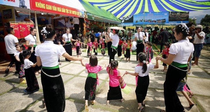 Ada Satu Generasi Baru yang Mencintai Tarian Xoe - ảnh 2