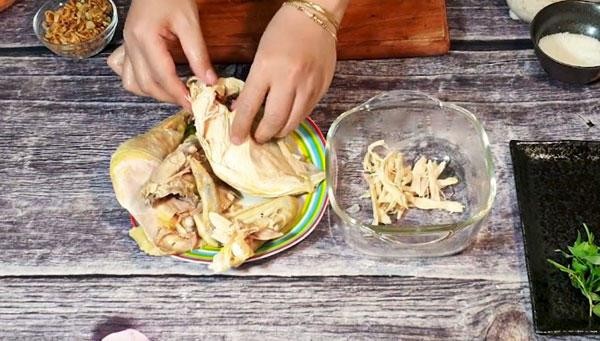 Memperkenalkan Rumus Salad Ayam Suwir Vietnam - ảnh 2