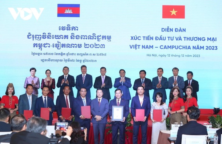 PM Pham Minh Chinh dan PM Hun Manet Hadiri Forum Promosi Dagang dan Investasi Vietnam - Kamboja - ảnh 1