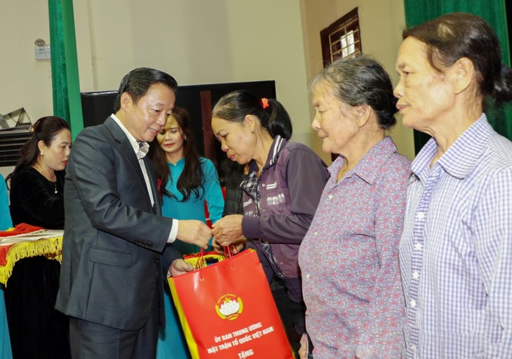 Pemimpin Pemerintah Mengunjungi dan Mengucapkan Hari Raya Tet di Daerah-Dearah - ảnh 1