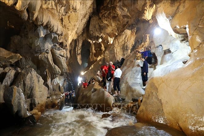 Rombongan Pakar UNESCO Menaksir Dokumen Geopark Lang Son - ảnh 1