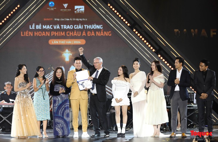 Penyampaian Penghargaan di Festival Film Asia Da Nang - ảnh 1