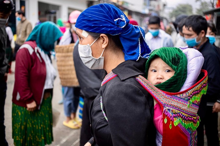 Upacara Pemberian Nama Bagi Anak Etnis Hmong di Provinsi Cao Bang - ảnh 1