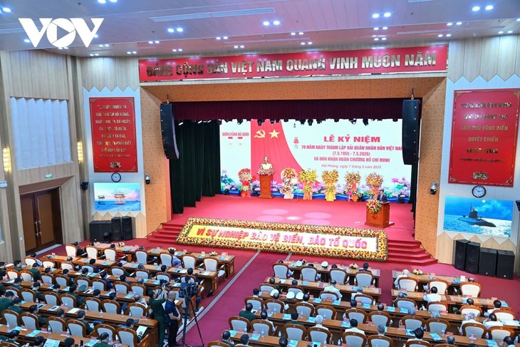 Presiden Vietnam, Luong Cuong  Hadiri Upacara  Peringatan HUT 70 Angkatan Laut Rakyat Vietnam. - ảnh 2