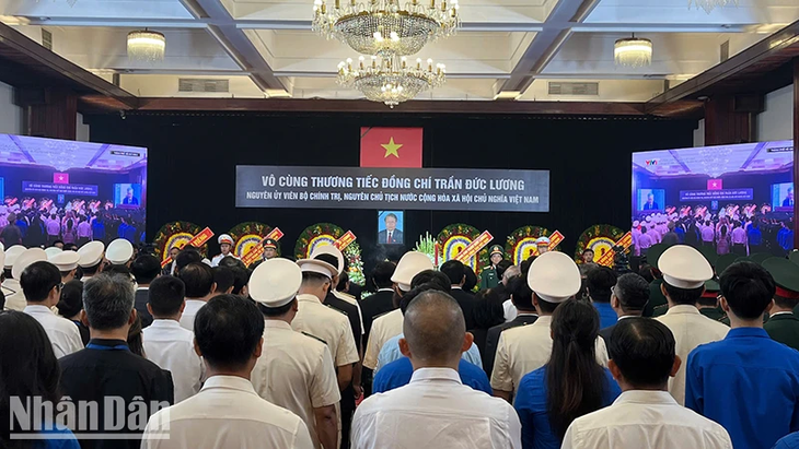Rakyat di Seluruh Negeri dengan Hormat Mengenangkan Mantan Presiden Tran Duc Luong - ảnh 1
