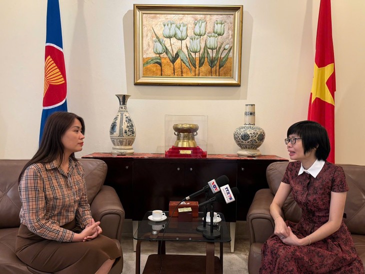 Vietnam Jamin Kepentingan Praksis dari 30 tahun Partisipasi dan Integrasi dalam ASEAN - ảnh 1