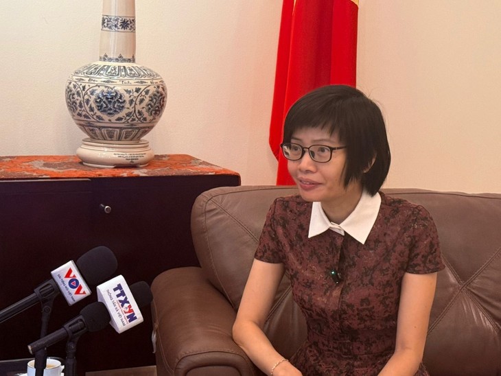 Vietnam Jamin Kepentingan Praksis dari 30 tahun Partisipasi dan Integrasi dalam ASEAN - ảnh 2