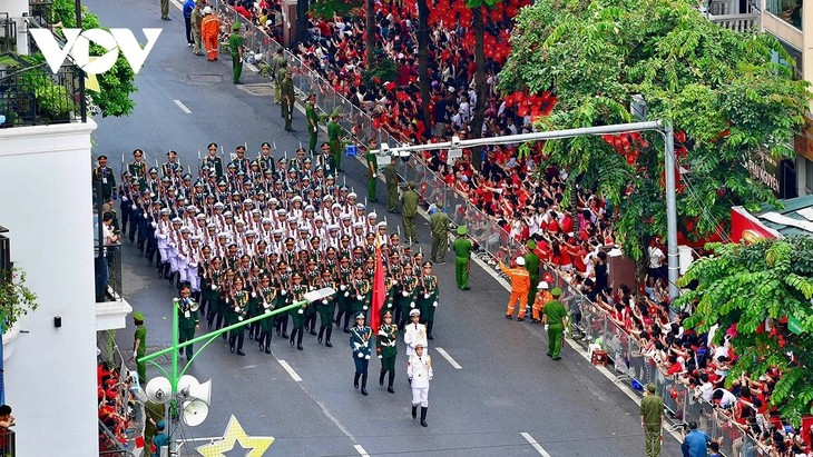 Bendera Merah Berbintang Kuning dan Perjalanan Menuju ke​ Masa Depan - ảnh 11