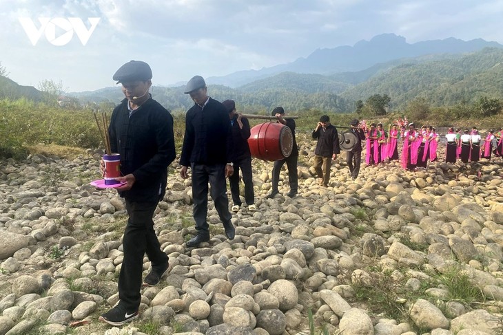 Festival Xoe Chieng – Menghubungkan Warna Budaya di Provinsi Lai Chau - ảnh 3