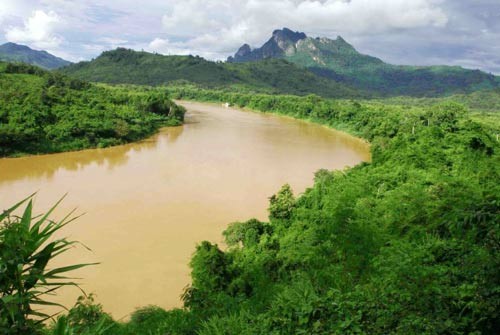 ພັດທະນາພື້ນຖານເສດຖະກິດຂຽວແມ່ນຮັກສາ ແລະ ພັດທະນາແຫຼ່ງທຶນທຳມະຊາດ - ảnh 1