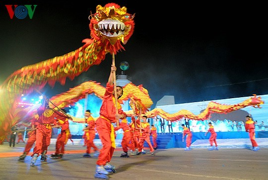 Carnaval Ha Long ເຕັມໄປດ້ວຍສີສັນຫຼາກຫຼາຍ - ảnh 1