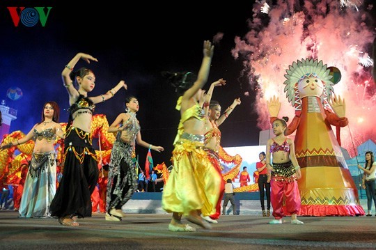 Carnaval Ha Long ເຕັມໄປດ້ວຍສີສັນຫຼາກຫຼາຍ - ảnh 12