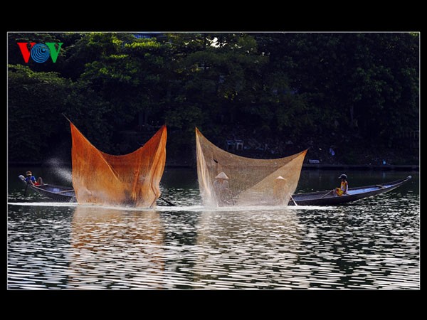 ຊາວ ເຫ້ວ ທຳມາຫາກິນ ໃນທ້ອງແມ່ນ້ຳ - ảnh 8