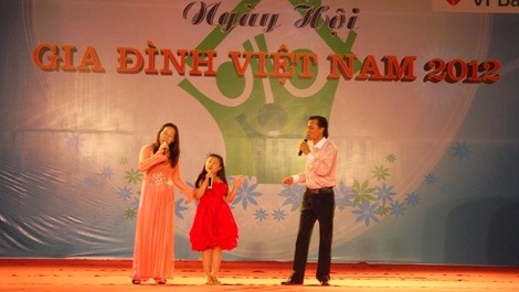 ໄຂວັນບຸນຄອບຄົວຫວຽດນາມ ປີ 2012 - ảnh 1