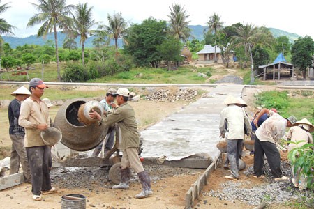 ຕາແສງ Ayun Ha ແບບຢ່າງໃນການກໍ່ສ້າງຊົນນະບົດໃໝ່ຢູ່ Gia Lai - ảnh 2