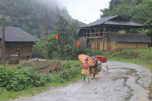 ບັນດາເສັ້ນທາງໃໝ່ຢູ່ເມືອງເມື່ອງເຄືອງ - ảnh 3